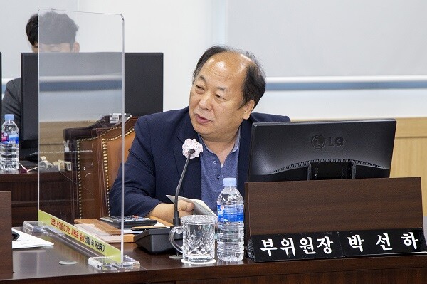 박선하 경북도의회 행복위 부위원장(비례·국민의힘)이 지난 18일 제333회 임시회 제1차 행정보건복지위원회 회의에서 '2022년도 경북도 일반·특별 회계 제1회 추가경정 세입세출예산안'을 심사하고 있다. 사진=경북도의회 제공