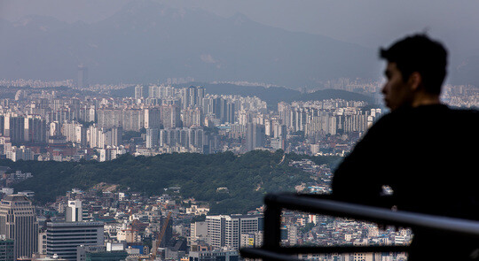 서울 용산구 남산공원에서 바라본 서울시내 아파트 전경. 사진=최준필 기자