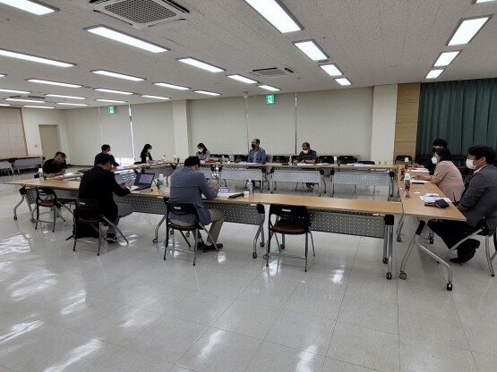 부산항 신항 배후단지 활성화 위한 제도개선 TF 회의 장면. 사진=부산항만공사 제공