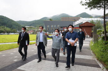 주광덕 남양주시장은 8월 2일 정약용 펀 그라운드를 찾아 많은 시민이 이용할 수 있도록 홍보에 만전을 기할 것을 주문했다. 사진=남양주시 제공