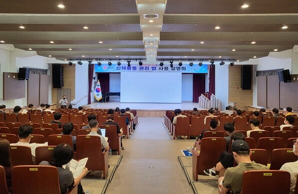 18일 김천학생문화예술센터에서 신체활동 관리앱에 대한 사용 설명회가 열린 현장. 사진=경북교육청 제공
