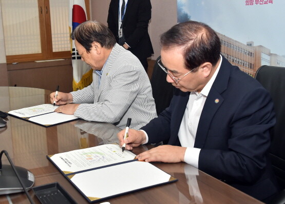 업무협약 체결 모습. 사진=부산시교육청 제공