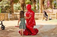전세계 공원에 등장한 붉은색 푸틴 동상 정체는?