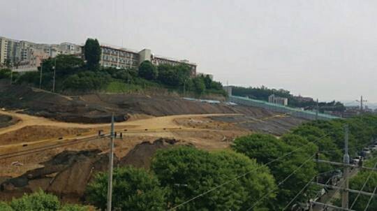 2019년 학교 인근 아파트 공사를 위해 터파기를 진행하는 모습. 사진=이수곤 전 교수 제공