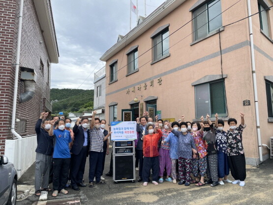 ‘농축협과 함께하는 우리마을 희망동행’ 실시 장면. 사진=경남농협 제공