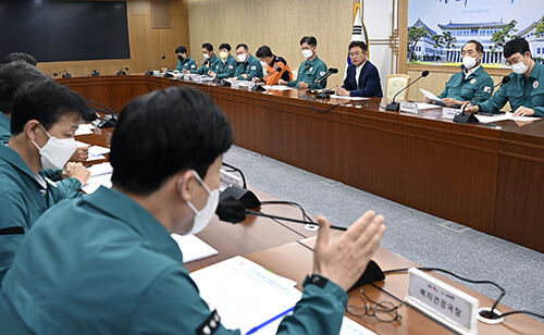 이철우 지사가 태풍 '힌남노' 피해대책 긴급회의를 열고 있다. 사진=경북도 제공