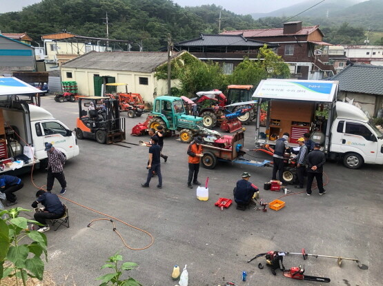 산간지역 농기계순회수리 봉사 실시 모습. 사진=경남농협 제공