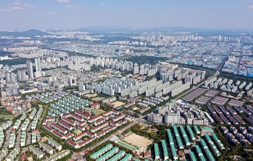 국토교통부는 26일부터 세종시와 인천 연수·남동·서구 등 4곳을 투기과열지구에서 해제할 방침이라고 밝혔다. 아파트가 빼곡히 들어선 인천시 연수구 일대. 사진=연합뉴스