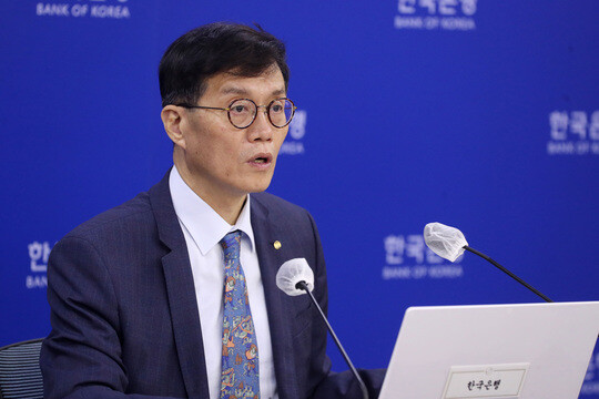 이창용 한국은행 총재가 지난 8월 25일 오전 서울 중구 한국은행에서 열린 기자간담회에서 기준금리 인상 등에 대해 설명하고 있다. 사진=최준필 기자