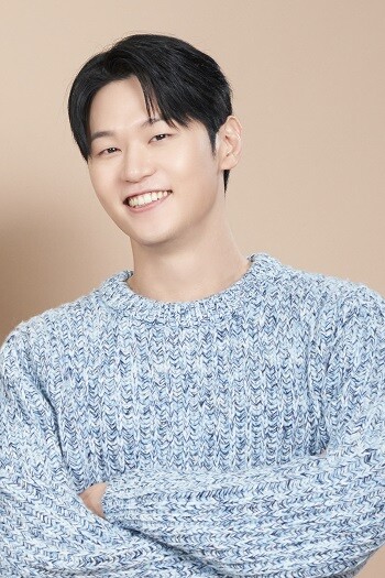 디즈니 플러스 오리지널 시리즈 '형사록' 속 이학주가 맡은 손경찬은 '친구'로 의심받으며 초반 전개를 이끄는 캐릭터다. 사진=월트디즈니컴퍼니 코리아 제공