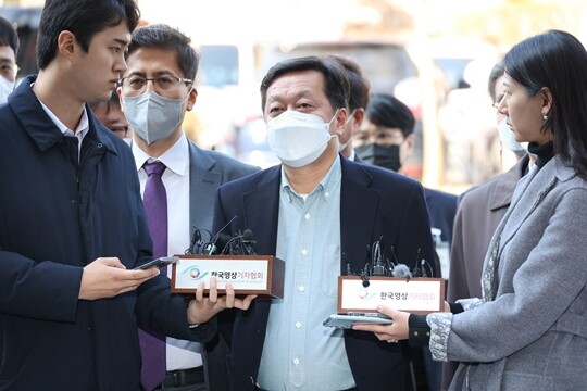 법조계는 검찰이 구속 상태인 김용 민주연구원 부원장과 정진상 실장(사진)으로부터 얼마나 이재명 대표 관련 공모관계를 입증하는지 등에 수사 성패가 달려있다고 보고 있다. 사진=박정훈 기자