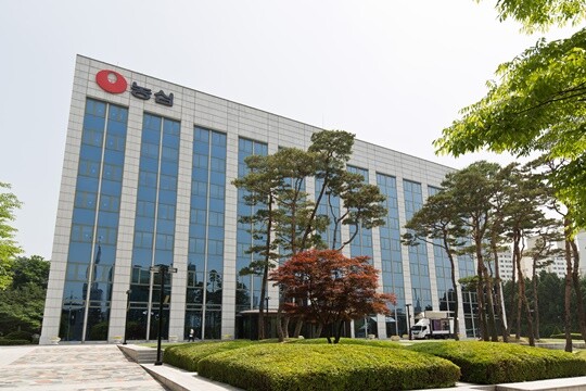지난해 주요 상품 가격을 인상한 농심이 지난 8월 라면값을 다시 11% 인상했다. 서울 동작구에 위치한 농심 사옥 전경. 사진=최준필 기자