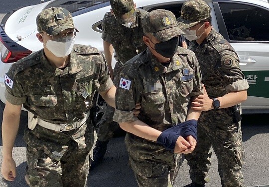 고 이예람 중사에게 성범죄 피해 사실을 신고하지 못하도록 회유한 혐의를 받는 노 아무개 공군 준위가 징역 2년을 확정받았다. 사진=연합뉴스