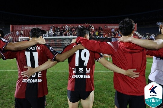 김호남의 적극적인 팬서비스는 그가 옮기는 팀마다 정평이 나 있다. 사진=한국프로축구연맹 제공