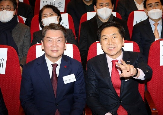 국민의힘 당권주자인 안철수 의원(왼쪽)과 김기현 의원. 사진=박정훈 기자