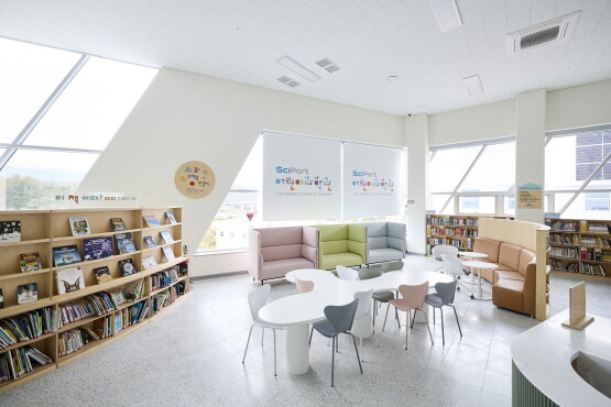 어린이과학관 3층에 마련된 도서관. 사진=국립부산과학관 제공