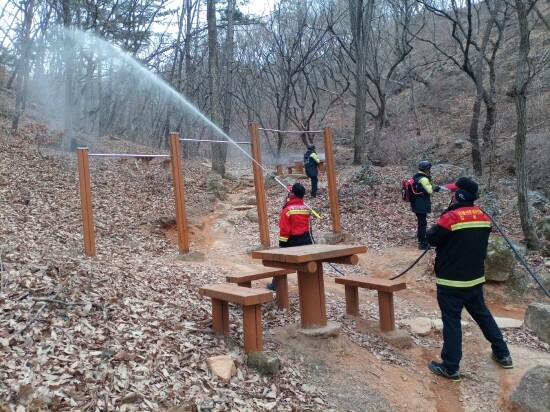 산불진화 합동훈련 모습. 사진=김해시 제공