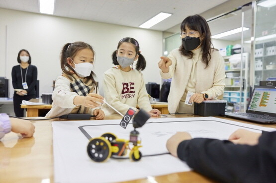 인공지능교실 진행 모습. 사진=국립부산과학관 제공