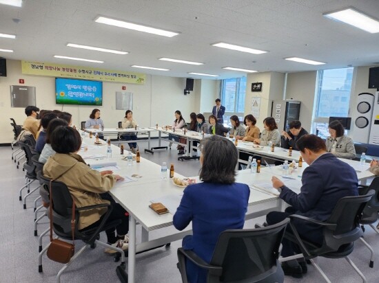 경남형 희망나눔 통합돌봄 수행 6개 지자체의 방문 모습. 사진=김해시 제공