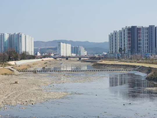 응급 복구공사를 마친 냉천 전경. 사진=포항시 제공