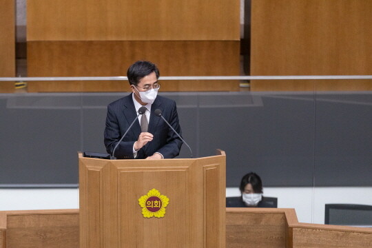 지난해 9월 22일 김동연 경기도지사가 경기도의회에서 도정 질문에 답변하고 있다. 사진=경기도 제공