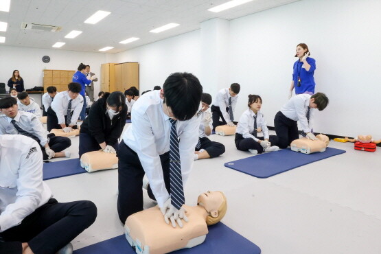 심폐소생술 교육 실시 모습. 사진=경남정보대 제공