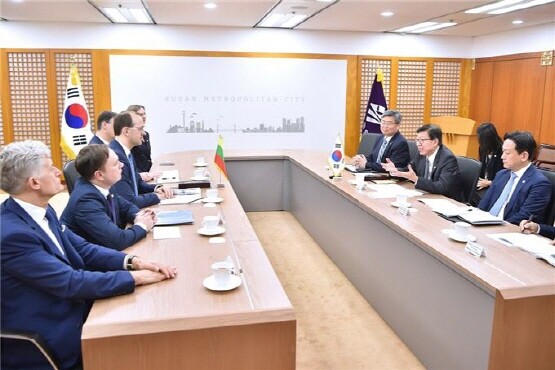 리투아니아 교통통신부 장관 면담 장면. 사진=부산시 제공