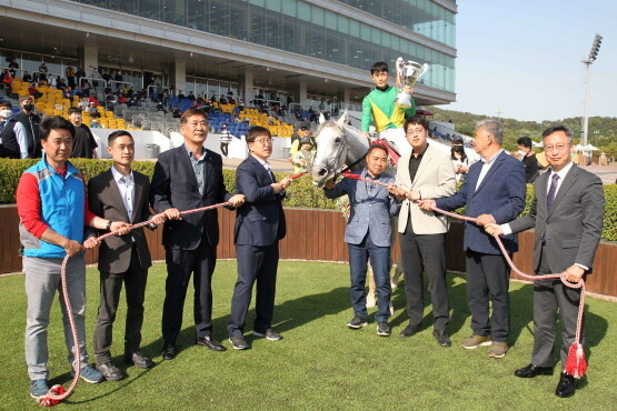 시상식 장면. 사진=렛츠런파크 부산경남 제공