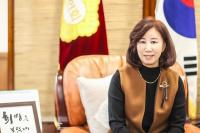 [인터뷰] 화성시의회 첫 여성 의장 김경희 “100만 특례시 추진에 기여할 것”