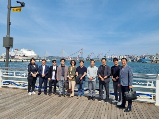 수도권 물류기업 관계자 견학 모습. 사진=부산항만공사 제공
