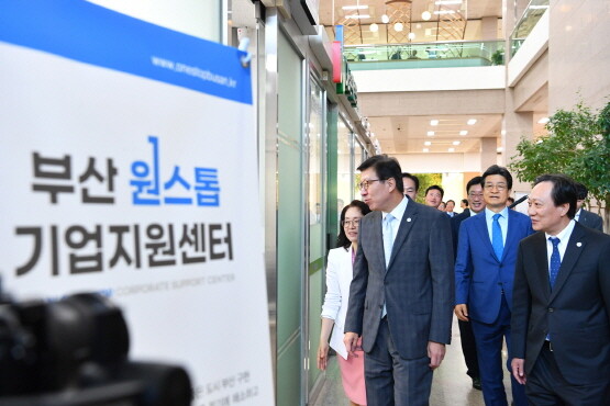 ‘부산원스톱기업지원센터’ 개소식에 참석한 박형준 시장. 사진=부산시 제공