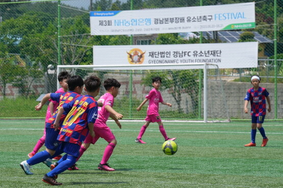 제3회 NH농협은행 경남본부장배 경남 유소년 축구 경기 모습. 사진=경남농협 제공