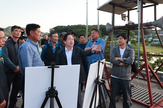 주광덕 남양주시장이 화도읍 답내리에서 '진심소통 1박2일' 프로젝트를 수행하고 있다. 사진=남양주시 제공