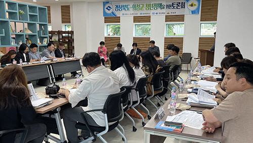 '경북청년 릴레이 생생토크 의성군편'이 25일 의성청년 테마파크에서 열리고 있다. 사진=경북도 제공