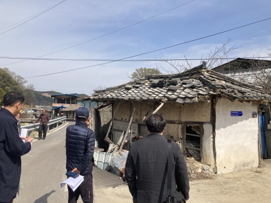 산청 신아마을 현장점검 장면. 사진=경남도 제공