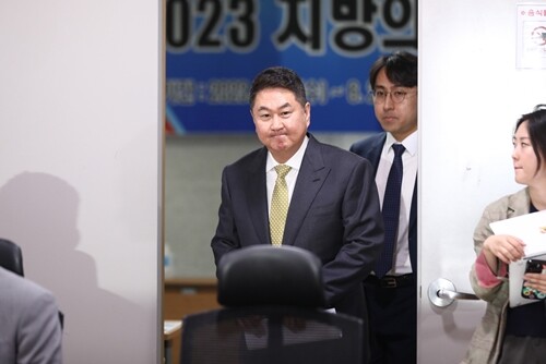 이석우 두나무 대표가 지난 5월 31일 국회 의원회관에서 열린 국민의힘 코인 게이트 진상조사단 전체회의에 상장 절차와 보안 등에 대해 설명하기 위해 참석하고 있다. 사진=박은숙 기자