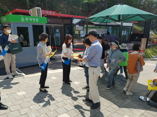 강화군은 9일 제323차 안전점검의 날을 맞이해 화개정원에서 ‘안전점검의 날 캠페인’을 진행했다. 사진= 강화군 제공