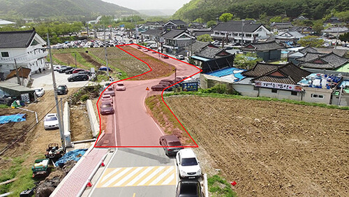 왕복 2차선 도로로 확장공사가 예정된 경주시 북군동 마을진입로 150m 구간. 사진=경주시 제공