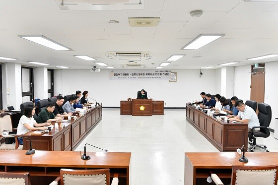 김포시의회 행정복지위원회가 4일 장애인복지시설연합회와 정담회를 갖고 있다. 사진=김포시의회 제공