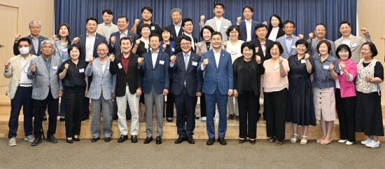 김영길 중구청장과 평통자문회의 기념촬영 장면. 사진=중구청 제공