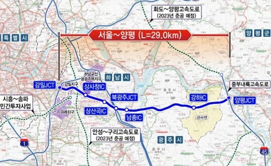 국토교통부가 지난 1월 16일 양평군 등 관련기관에 공문과 함께 보낸 ‘서울-양평고속국도 타당성조사(평가) 사업개요’ 문서에 담긴 서울-양평고속도로 위치도. 총구간 27km에 양서면을 종점으로 한다는 문서의 사업내용과 달리 위치도는 총구간 29km에 강상면을 종점으로 하는 노선만 그려져 있다. 사진=국토교통부
