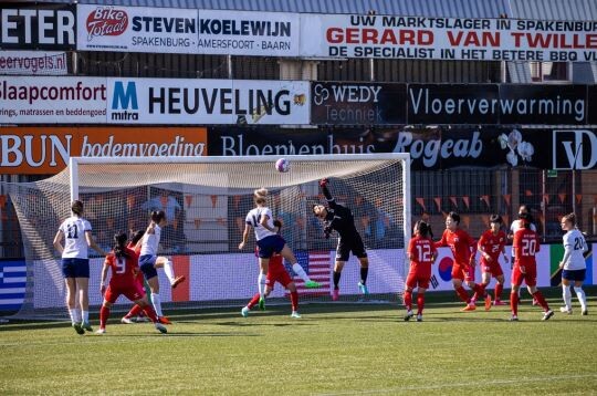 문경상무여자축구단과 프랑스의 세계여자군인축구대회 결승전 경기 모습. 사진=문경시 제공