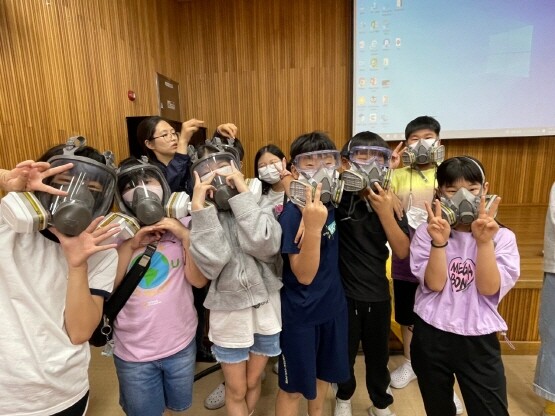 초등학교 찾아가는 화학물질 안전교육 모습. 사진=김해시 제공