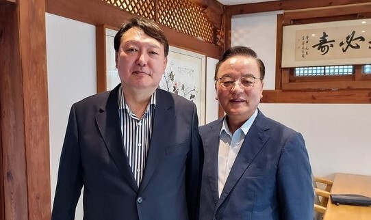 대통령 당선 전 당시 윤석열 후보와 정갑윤 국회의원, 사진=정갑윤 전 국회부의장 제공