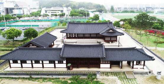 경상국립대 가좌캠퍼스 예절교육관 전경. 사진=경상국립대 제공