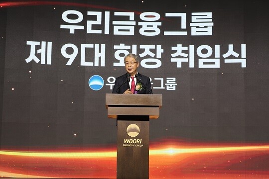 지난해 말부터 올해까지 금융지주 회장이 잇달아 교체되면서 관치·낙하산 논란이 여러 차례 불거졌다. 임종룡 우리금융그룹 회장(사진)도 논란의 중심에 있던 인물이다. 사진=우리금융그룹 제공