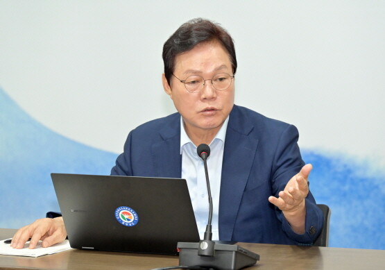 박완수 도지사가 실국본부장회의를 주재하는 모습. 사진=경남도 제공