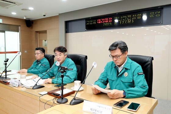 이동환 고양특례시장이 17일 테러 대응 긴급 대책회의를 주재하고 있다. 사진=고양특례시 제공