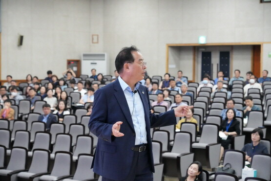 하윤수 부산교육감. 사진=부산시교육청 제공