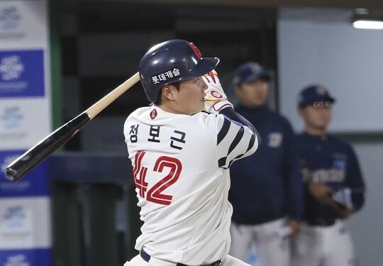 롯데 백업 포수 정보근은 이번 시즌 44경기에서 4할대 타율을 기록하는 맹활약을 펼치고 있다. 사진=연합뉴스